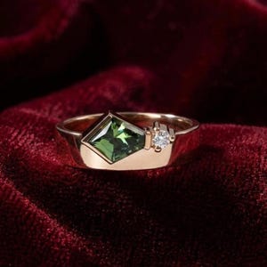 Kite Sapphire Signet Ring, Bezel Set Zircon Gemstone, Modern Thick Band, Unique Statement Bridal Ring, Gift for Her, Boho Minimalist Jewelry