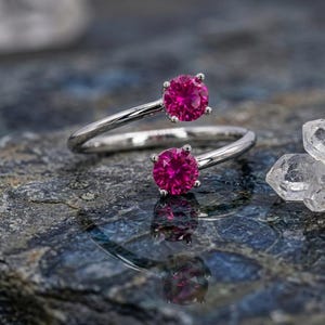 Skapad rubinring, rubinring med 2 stenar, fin rubinring med ädelsten, ring med födelsesten i juli, sista minuten-present till henne, minimalistisk justerbar ring, bild 5