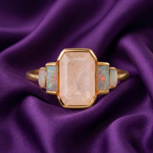 Anillo de cuarzo rosa talla esmeralda, anillo de compromiso de cuarzo, anillo de ópalo baguette, anillo apilable, anillo de aniversario, joyería nupcial Art Déco