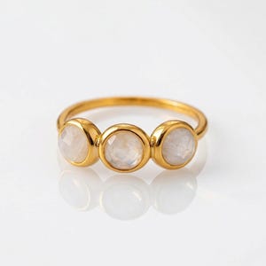Round Rainbow Moonstone Cluster Ring, Triple Bezel Set Gemstone Ring, Bridesmaid Jewelry Gifts, Minimal Ring for Stack or Standalone Look,