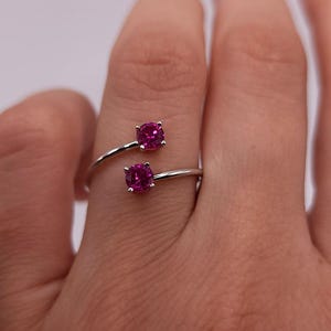 Skapad rubinring, rubinring med 2 stenar, fin rubinring med ädelsten, ring med födelsesten i juli, sista minuten-present till henne, minimalistisk justerbar ring, bild 4
