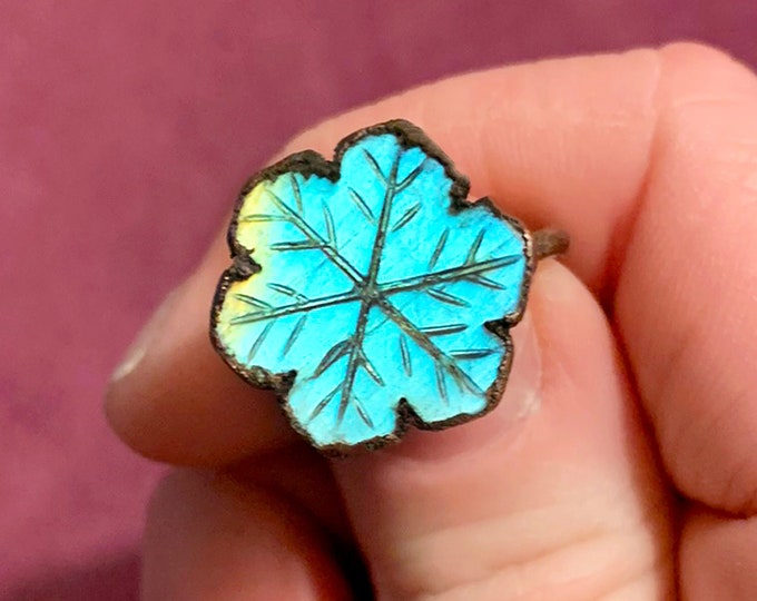 Flashy Blue and Yellow Labradorite Snowflake Ring / Electroformed Labradorite Ring / Spectrolite Jewelry / Snowflake Statement Ring