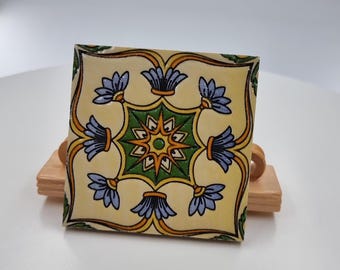 Carrelage en céramique portugais peint à la main : azulejo floral bleu et vert