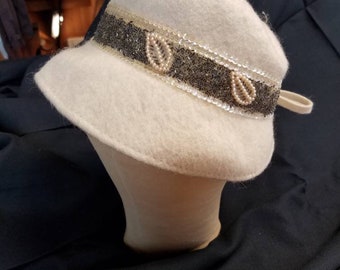 Vintage 50s Merri-soie Cream Wool Cloche Hat, Rhinestone Bow  display picture 3