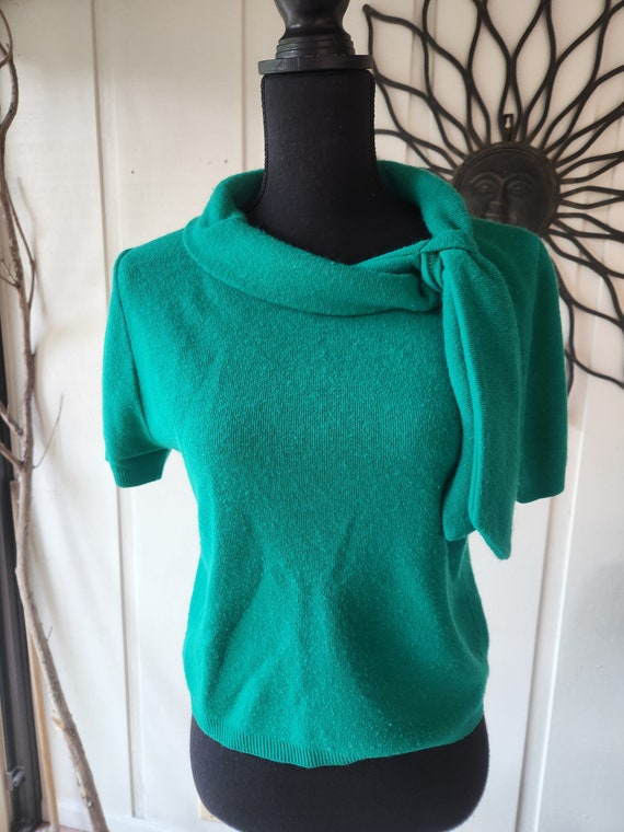 Vintage scarf collar Kelly Green sweater