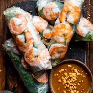 Vietnamese Spring Rolls (Gỏi Cuốn) with Shrimp | Pork Belly & Peanut Dipping Sauce .