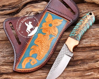 Cuchillo vaquero de acero escofinado hecho a mano, mango de piña, funda de cuero plana, regalo para ocasiones especiales.