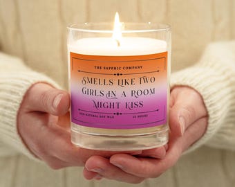 Vela lésbica para parejas queer sáficas / Aroma a dos chicas a punto de besarse / Vela de cera de soja en tarro de cristal / Regalo LGBTQ