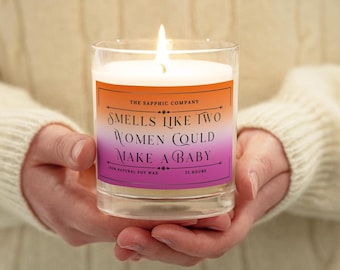 Vela lésbica para parejas queer sáficas / Aroma a dos mujeres que podrían tener un bebé / Vela de cera de soja en frasco de vidrio / Regalo LGBTQ