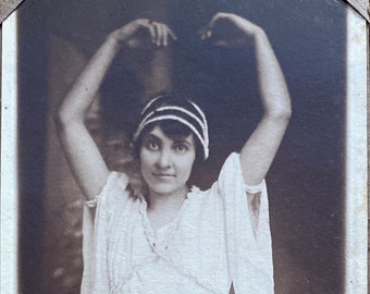 1900's Dancing Woman Vintage Victorian Card Photograph RF0208