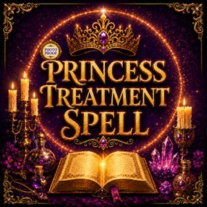 Könnte beinhalten: Digitale Illustration mit den Worten "PRINCESS TREATMENT SPELL" in goldener Schrift. Das Bild zeigt eine goldene Krone, brennende Kerzen, ein offenes Buch und lila Kristalle, alles vor einem dunkelvioletten Hintergrund mit einem goldenen Rand.