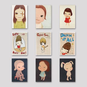 Puede incluir: Nueve impresiones artísticas con ilustraciones de estilo caricatura de niños con diversas expresiones. Las impresiones muestran una gama de colores, incluyendo rojo, azul y beige. Algunas impresiones incluyen texto como "Life is Only One!" y "Damn it All."
