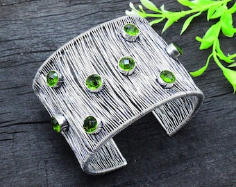 Pulseira de Peridoto em Prata de Lei 925, Joia Artesanal com Gema Verde, Presente Ideal para Ela, Pulseira da Pedra de Nascimento de Agosto
