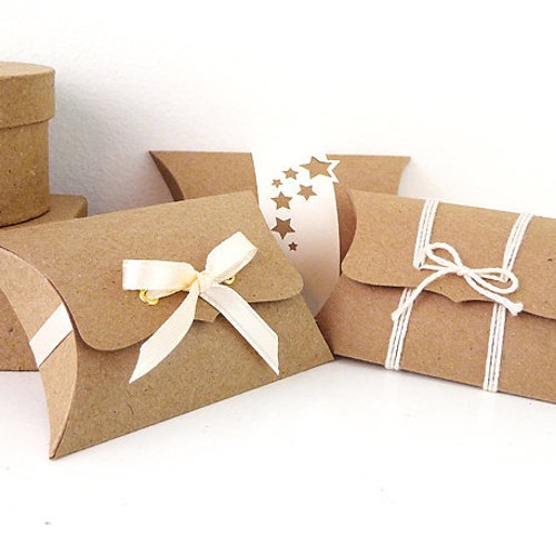KE_ Pillow Shape Wedding Party Favor Gift Paper Packaging Box with PVC Window 