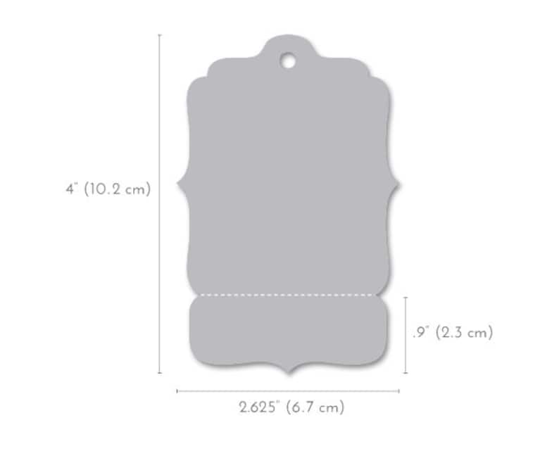 Peut inclure: Une &eacute;tiquette cadeau grise avec un bord festonn&eacute; et un trou pour la ficelle. L'&eacute;tiquette mesure 10,2 cm de haut et 6,7 cm de large.