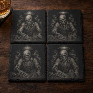 Set di 4 sottobicchieri in ardesia con scheletro da barista.