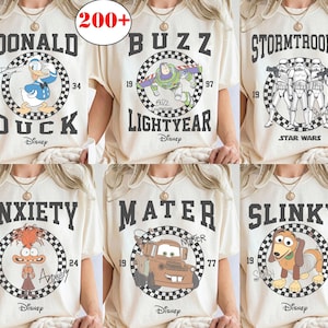 Disney Characters Shirt, Disney Pixar Retro Toy Story Shirt, Vintage Slinky Woody Buzz Jessie Rex Lotso Tee, Mickey and Friends Group shirt afbeelding 1