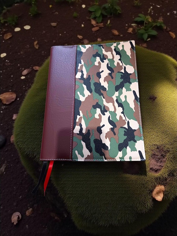 CSB Men of Character Bible with Camo Simulated Leather Slip Cover and Camo Tabs