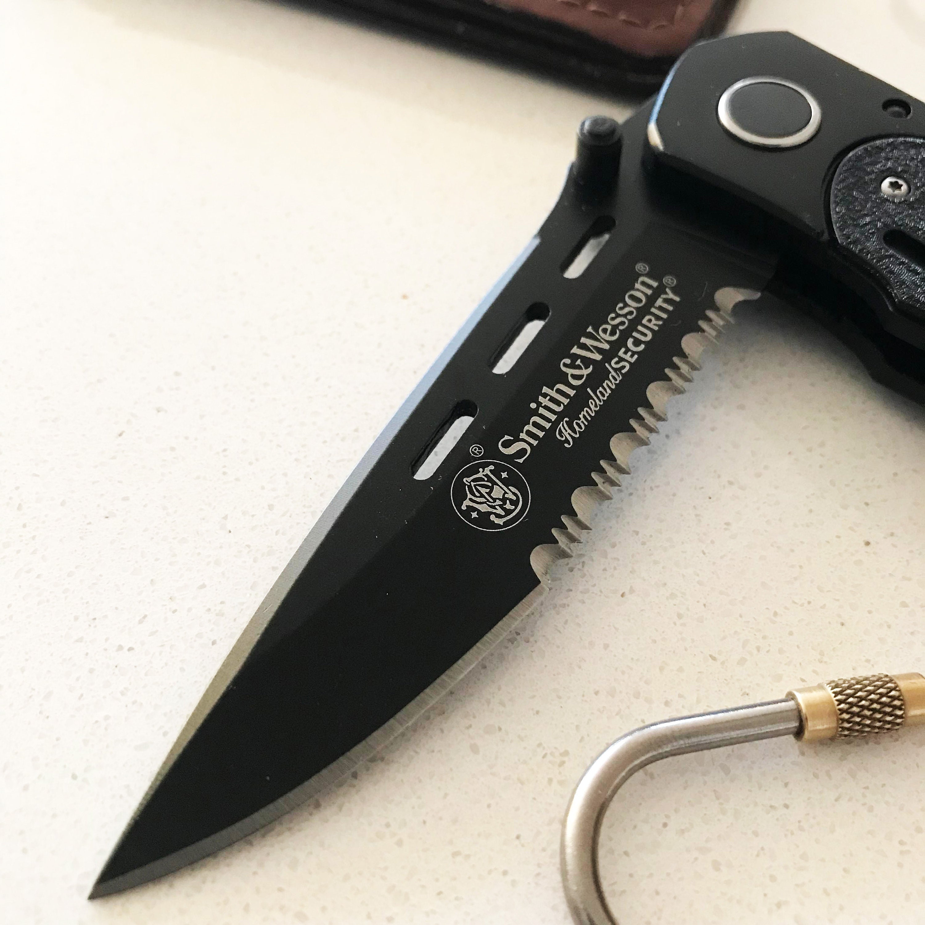 Drive Folding Knife and Knife Sharpener by Smith & Wesson Review
