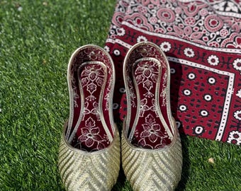 パキスタンのクッサ、ジュッティ、パッド入りの底、ラホリ・クッサ、モジャリ、伝統的な本物の靴