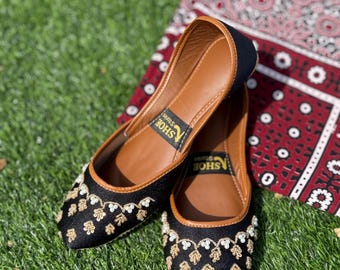 Pakistani Khussa, Jutti, Padded and Silicone Bottom, Lahori Khussa, Mojari, Traditional, Authentic Shoes