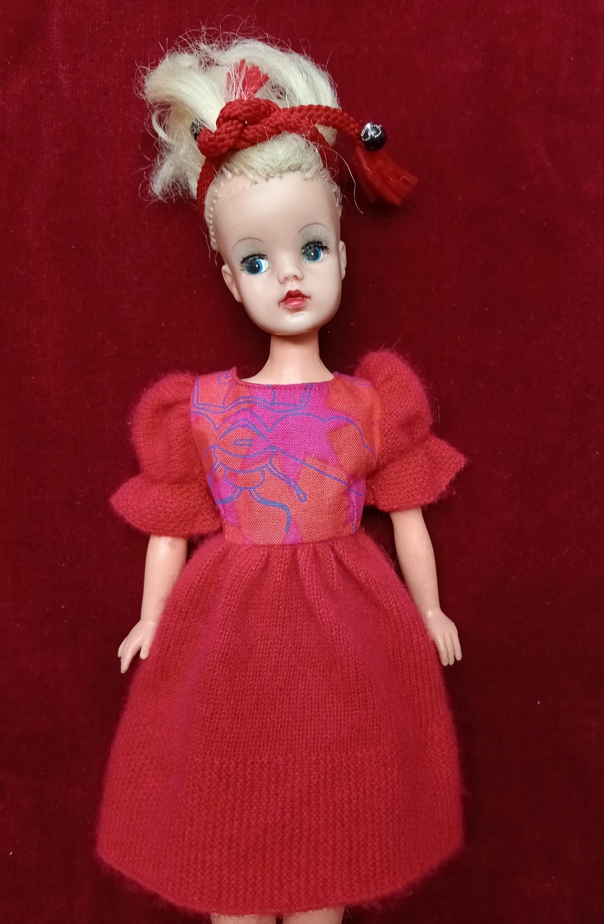 Poupée Sindy Florido Espagne Rousse Avec Tenue - Vintage
