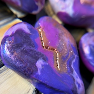 Kintsugi Broken Heart Worry Stone – Handmade Clay Pocket Stone for Stress & Comfort
