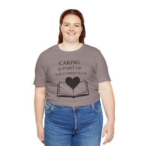 Caring Educator T-Shirt - Perfektes Geschenk für Lehrer, Zurück in der Schule, Wertschätzung des Lehrers, Freizeitkleidung, Inspirations-T-Shirt