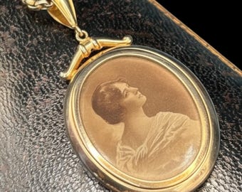 Antique Jewellery - Victorian 9ct Gold Double Sided Locket with Original Photographs