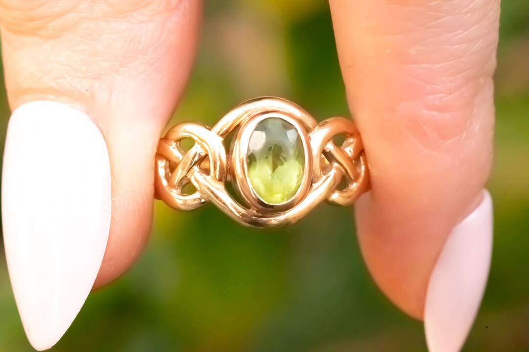 Vintage Clogau Welsh Gold Celtic Ring: Peridot Gem Jewelry