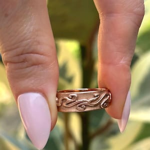 Welsh Gold Vintage Authentic Early Edition Clogau Antique Style 9ct Rose Gold Celtic Band / Wedding Ring - Size P