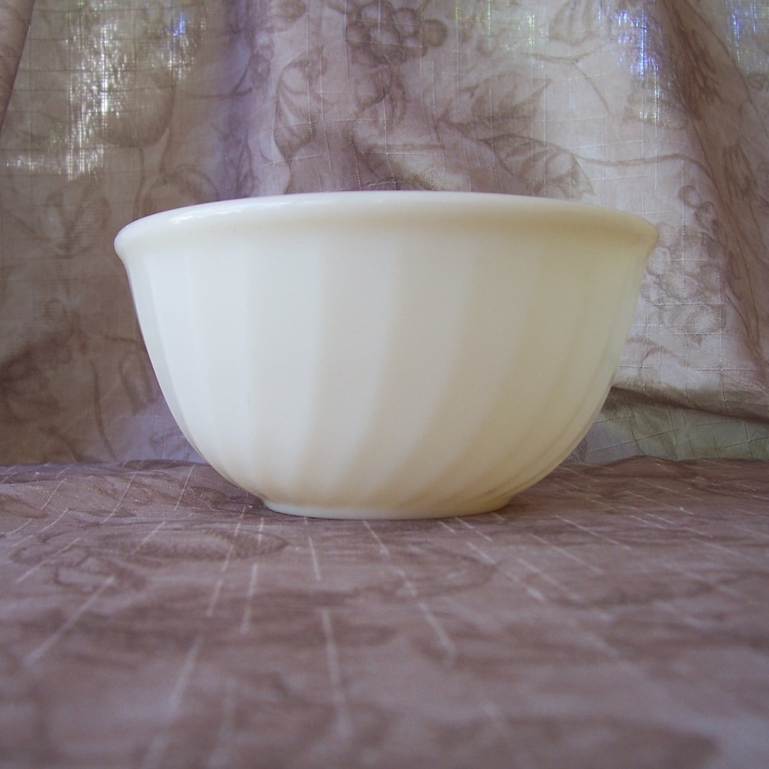 Vintage Fire King Ivory Glass Swirl 6 Inch Diameter Mixing Bowl ...
