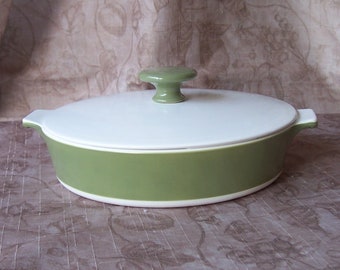 Vintage Avocado green Corning Ware 1-quart covered casserole.    B626-2.