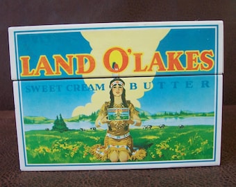 Vintage Land O’Lakes tin recipe box. Divider tabs and recipe cards.  B355-6.