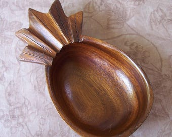 Vintage monkey wood pineapple bowl.  B117-.15.