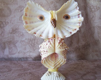 Vintage 1970s seashell owl shell décor kitschy sculpture décor.  B682-1.