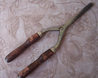 Vintage non-electric hair curler.  B115-.15.