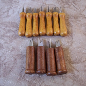 Vintage wood corn holders 2 sets.  T150-1.