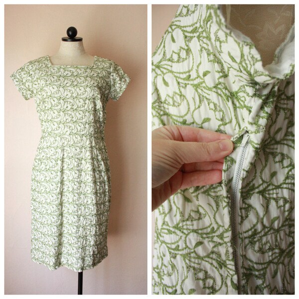 50s Green and White Embroidered Eyelet Wiggle Dress Size M / L