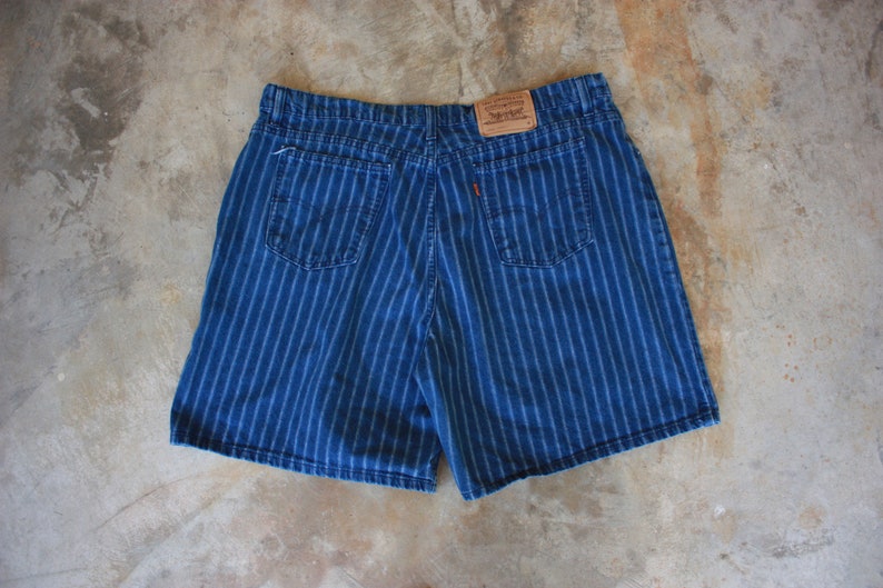 90s Plus Size Levis Striped Denim Shorts Hickory Railroad Blue and White Jean Shorts Size 2X / 3X image 3
