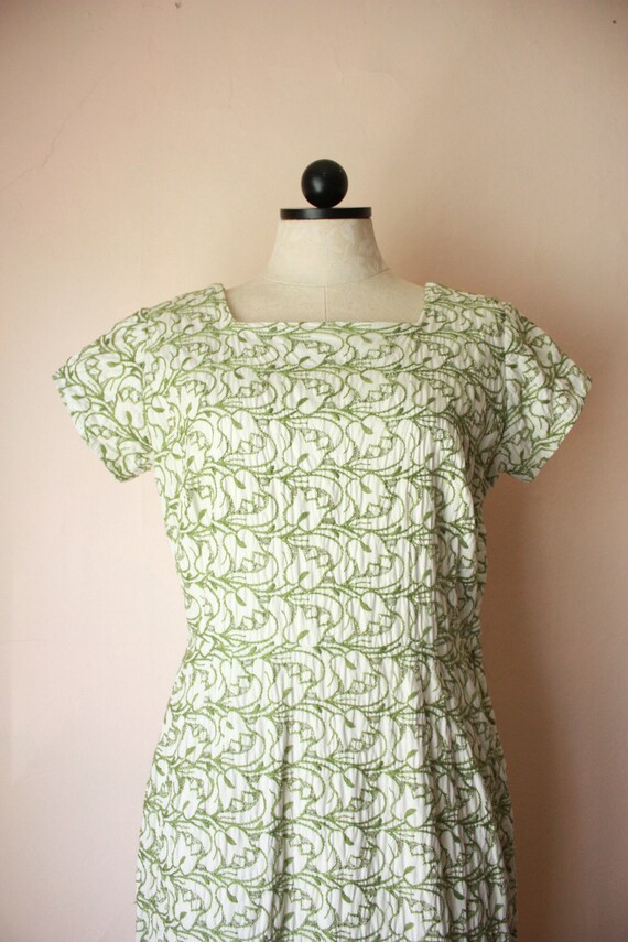 50s Green and White Embroidered Eyelet Wiggle Dre… - image 4