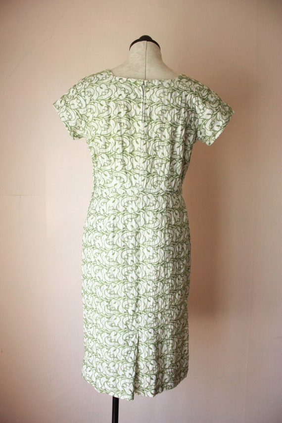 50s Green and White Embroidered Eyelet Wiggle Dre… - image 6