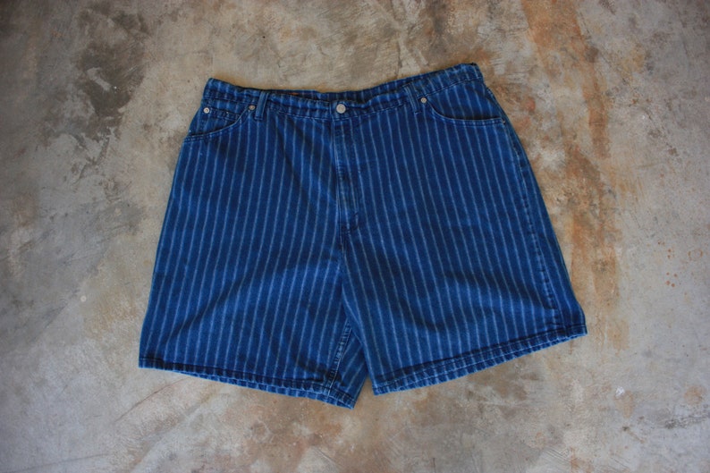 90s Plus Size Levis Striped Denim Shorts Hickory Railroad Blue and White Jean Shorts Size 2X / 3X image 4