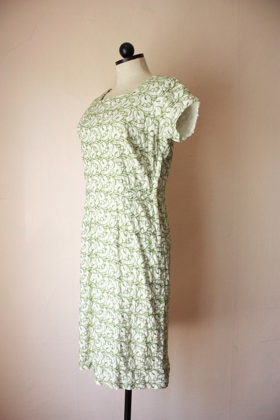 50s Green and White Embroidered Eyelet Wiggle Dre… - image 3