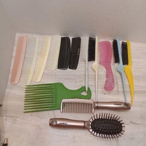 Vintage Combs Retro Rat Tail And Straight Comb Lot Of 14 Hair Brushes Teasing