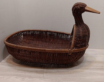 Cesta de mimbre vintage tejida con forma de pato y pico de madera para decoración de granja, oficina, cabaña o cocina.