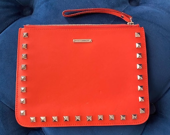 Rebecca Minkoff Pochette da polso bicolore con borchie grigie arancioni