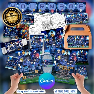 Può includere: Una collezione di articoli per feste a tema calcio. Include inviti, involucri di caramelle, etichette per bottiglie d'acqua e una confezione regalo. Il design presenta una combinazione di colori blu e verde con il testo "YOURNAME IS TURNING 9".