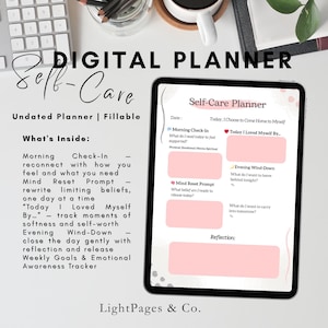 Peut inclure: Un planificateur numérique de soins personnels sur une tablette, avec un clavier blanc et une tasse de café en arrière-plan. Le planificateur comprend des sections pour les bilans quotidiens, la réflexion et la définition d'objectifs. Le texte à l'écran indique "Self-Care Planner."