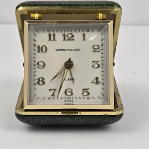 Westclox Vintage Travel Alarm Clock Green Faux Lizard Case Gold Tone Wind Up